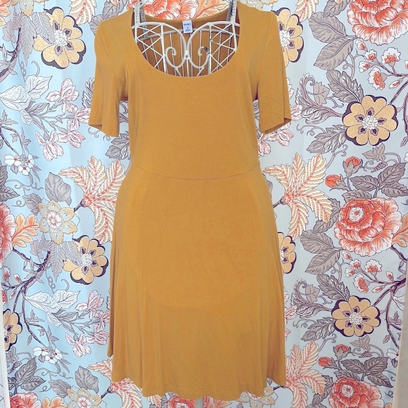 *FINAL SALE* Old Navy Flutter Dress - M - Picture 3 of 8